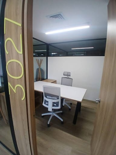 Oficina en arriendo en Los Colores, Medellín, 5 m² · foto 2 de 2