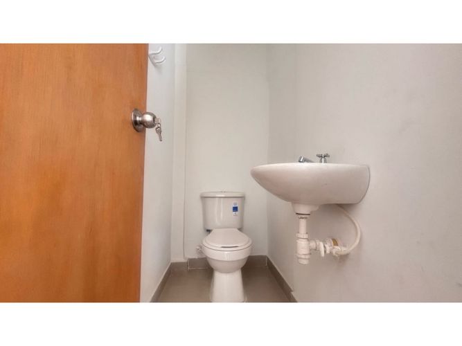 Local en arriendo en Campo Amor, Medellín, 14 m² · foto 3 de 7
