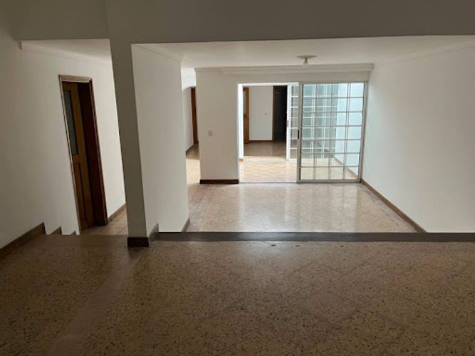 Oficina en arriendo en Calasanz, Medellín, 220 m² · foto 2 de 16