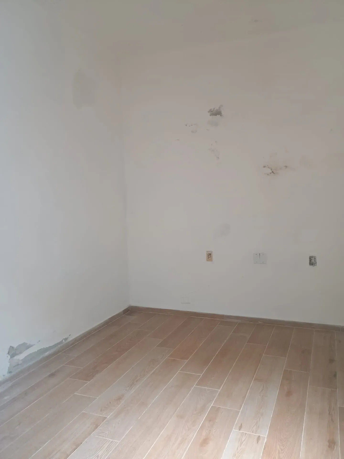ALQUILER EN CORDON DE 2 DORMITORIOS, PLANTA BAJA INTERIOR, CLARABOYA, AZOTEA, GASTOS BAJOS · Foto 9