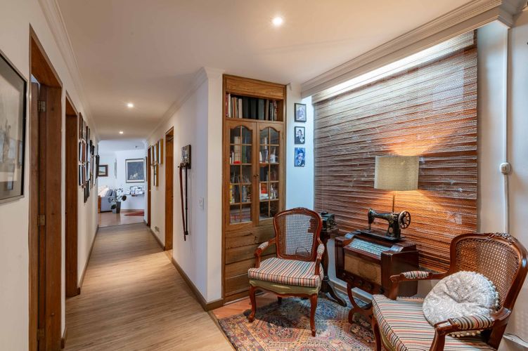 Apartamento de 4 alcobas en venta en Chicó Navarra, Bogotá, 184 m² · foto 16 de 20