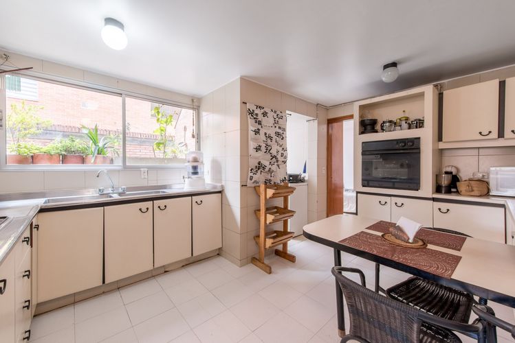 Apartamento de 4 alcobas en venta en Chico Norte, Bogotá, 238 m² · foto 7 de 20