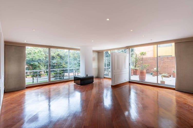 Apartamento de 3 alcobas en venta en Santa Paula, Bogotá, 138 m² · foto 2 de 17