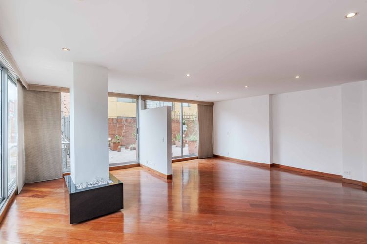 Apartamento de 3 alcobas en venta en Santa Paula, Bogotá, 138 m² · foto 3 de 17