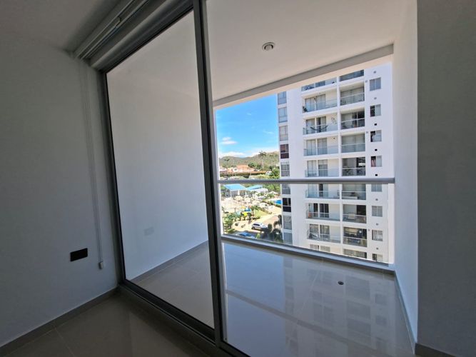 Apartamento de 3 alcobas en venta en La Floresta, Los Patios, 76 m² · foto 2 de 24