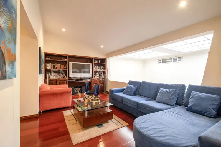 Casa de 4 alcobas en venta en Santa Barbara Central, Bogotá, 391 m² · foto 6 de 18