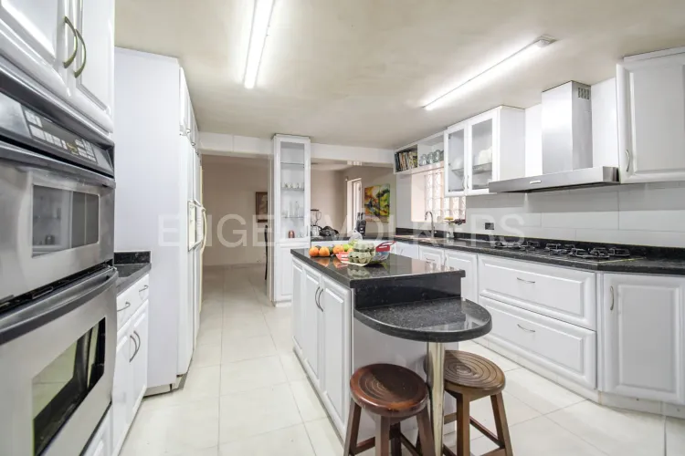Casa de 4 alcobas en venta en Santa Barbara Central, Bogotá, 391 m² · foto 5 de 18