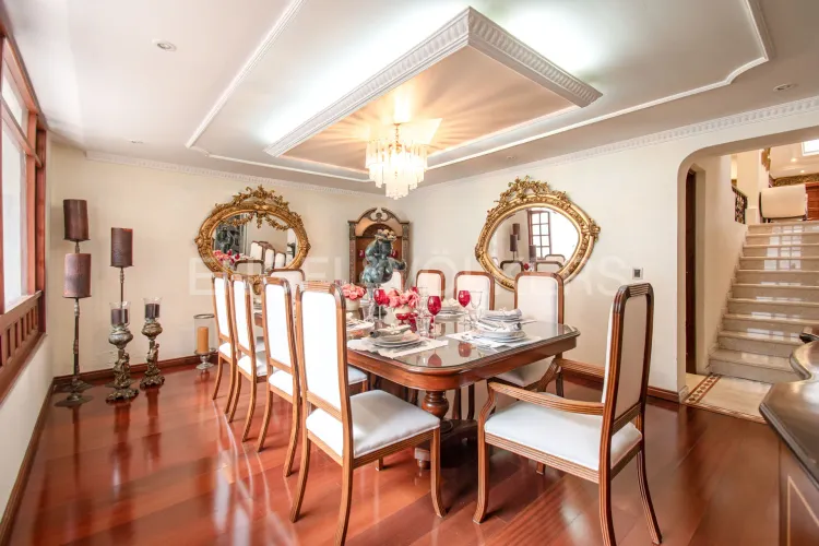 Casa de 4 alcobas en venta en Santa Barbara Central, Bogotá, 391 m² · foto 3 de 18
