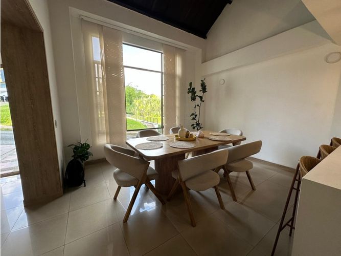 Casa de 4 alcobas en venta en Fundadores, Armenia, 240 m² · foto 2 de 24