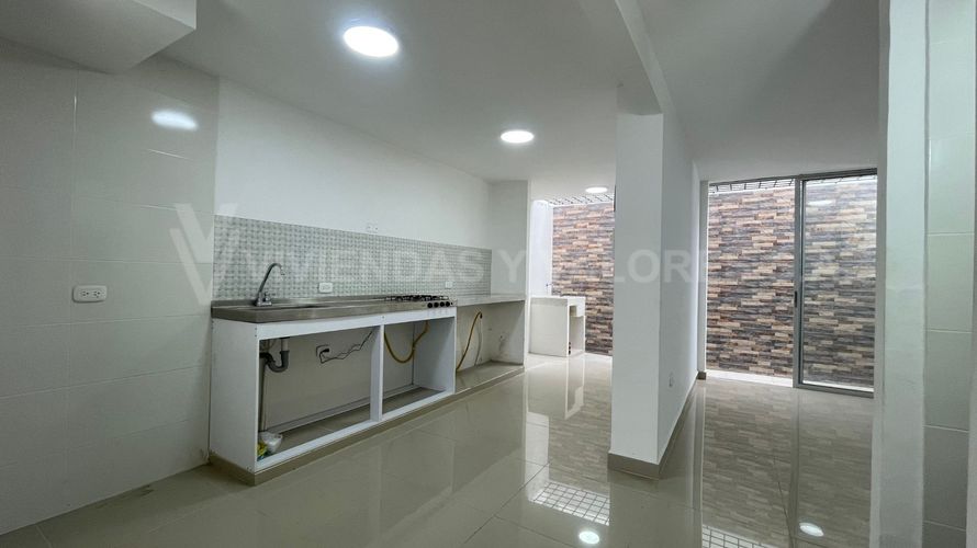 Casa de 3 alcobas en venta en Chaparral, Los Patios, 68 m² · foto 2 de 12