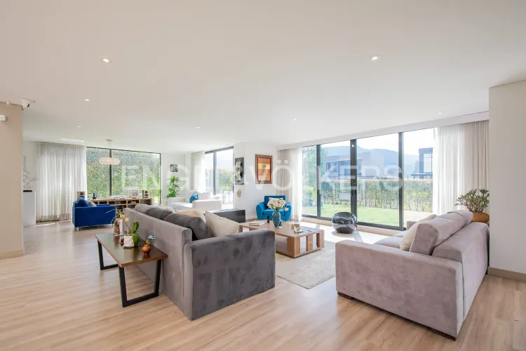 Casa de 5 alcobas en venta en San Jacinto, Chía, 423 m² · foto 5 de 20