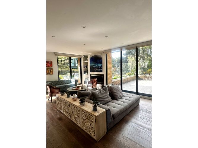 Apartamento de 3 alcobas en venta en La Cabrera, Bogotá, 287 m² · foto 3 de 11
