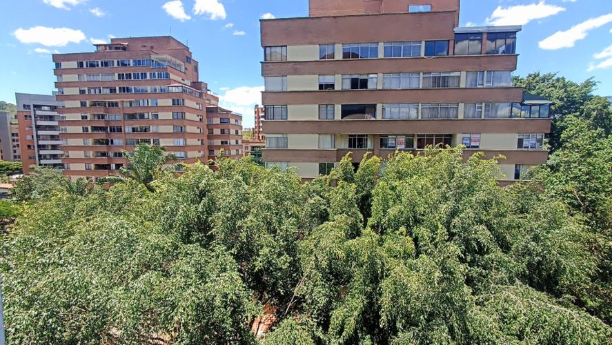 Apartamento de 4 alcobas en arriendo en Conquistadores, Medellín, 128 m² · foto 3 de 17
