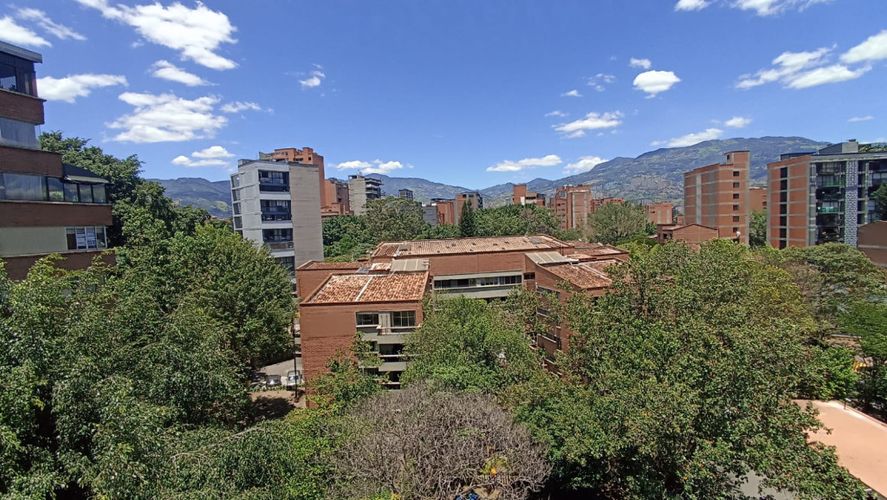 Apartamento de 4 alcobas en arriendo en Conquistadores, Medellín, 128 m² · foto 4 de 17