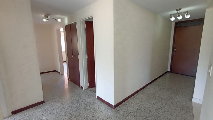 Apartamento de 4 alcobas en arriendo en Conquistadores, Medellín, 128 m² · foto 6 de 17