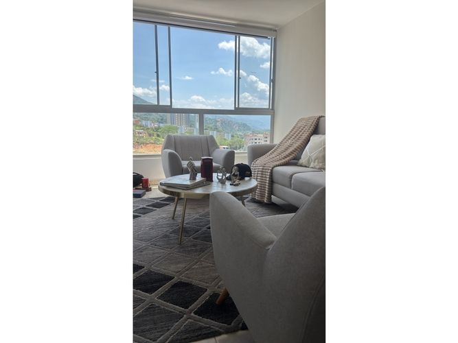 Apartamento de 3 alcobas en venta en La Independencia, Girón, 61 m² · foto 1 de 15