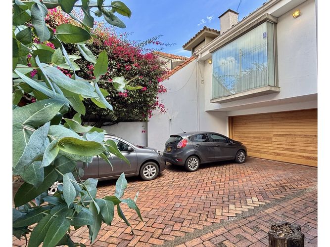 Casa en venta en Santa Barbara Alta, Bogotá · foto 2 de 24