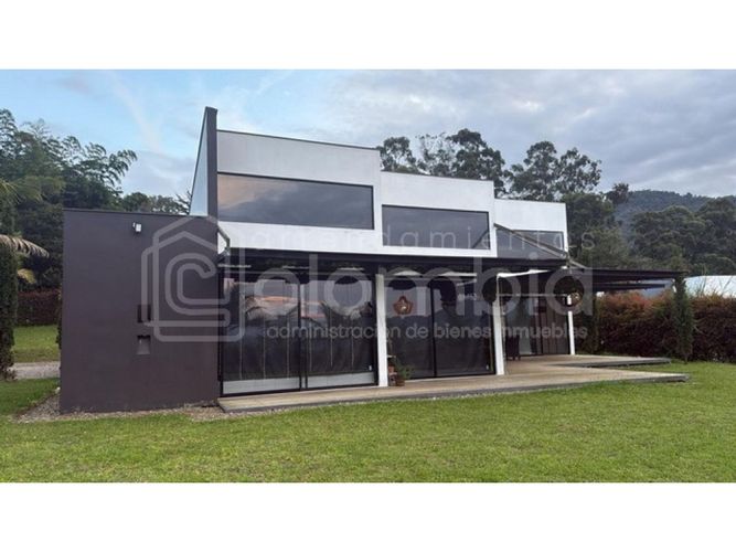 Casa de 3 alcobas en venta en El Carmen De Viboral, El Carmen de Viboral, 500 m² · foto 2 de 9