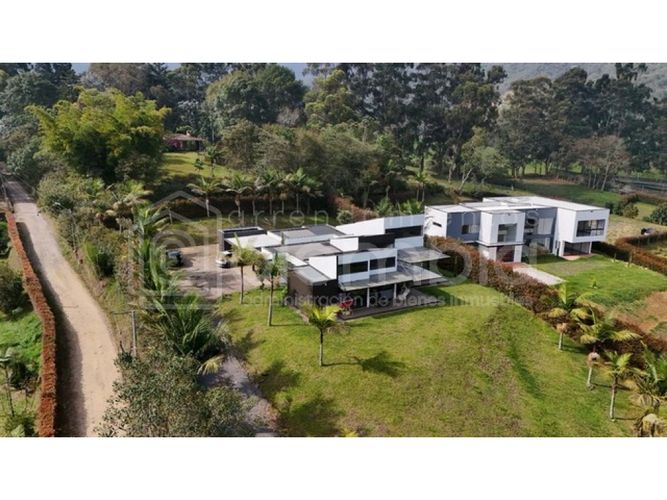 Casa de 3 alcobas en venta en El Carmen De Viboral, El Carmen de Viboral, 500 m² · foto 3 de 9