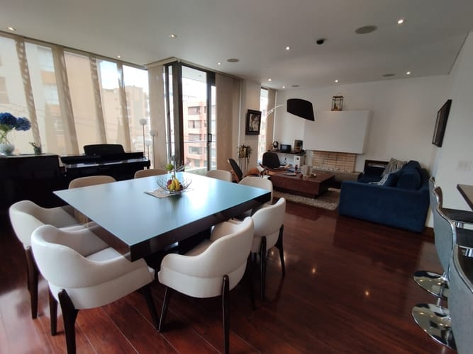 Apartamento de 3 alcobas en venta en Chicó Navarra, Bogotá, 155 m² · foto 2 de 24