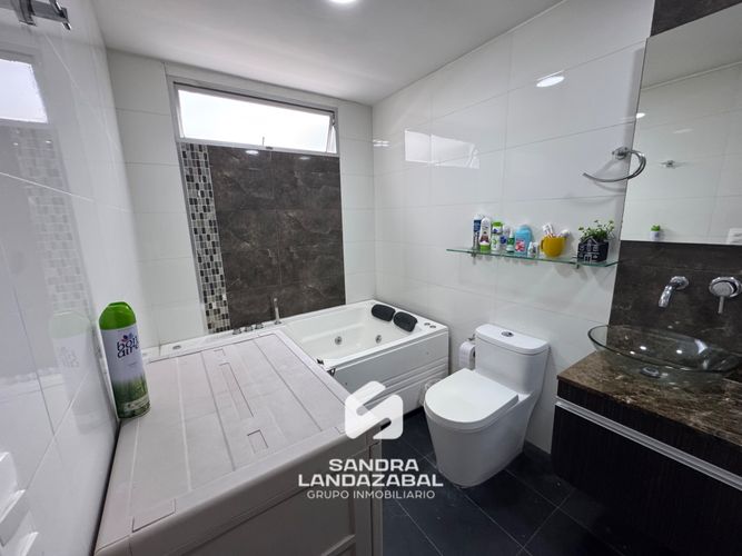 Casa de 4 alcobas en venta en Lagos Del Cacique, Bucaramanga, 220 m² · foto 6 de 17