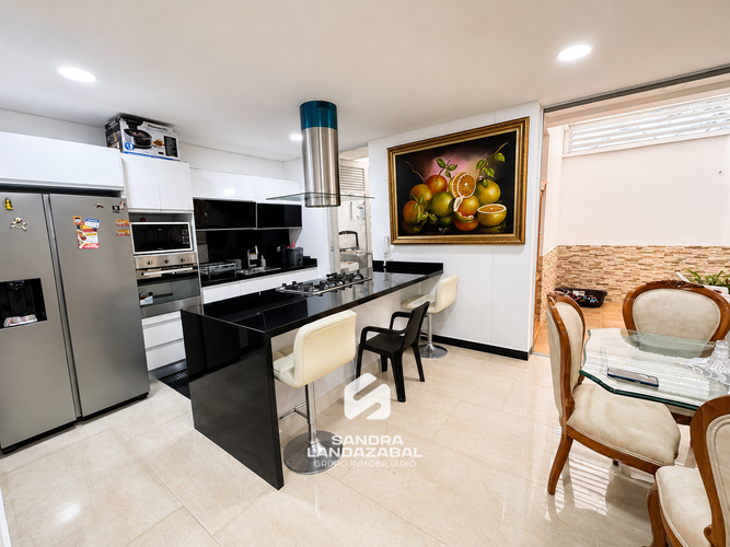 Casa de 4 alcobas en venta en Lagos Del Cacique, Bucaramanga, 220 m² · foto 2 de 17