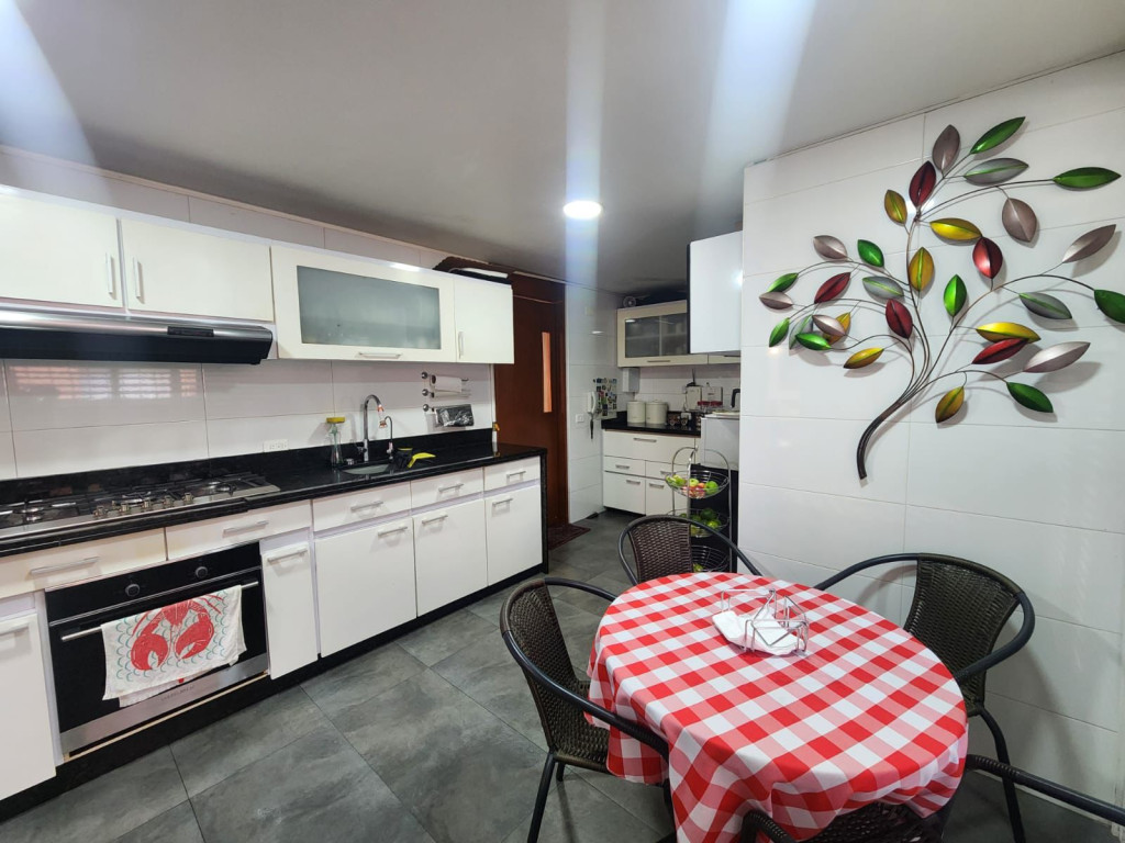 Apartamento en venta en Santa Barbara Central, Bogotá · foto 6 de 17