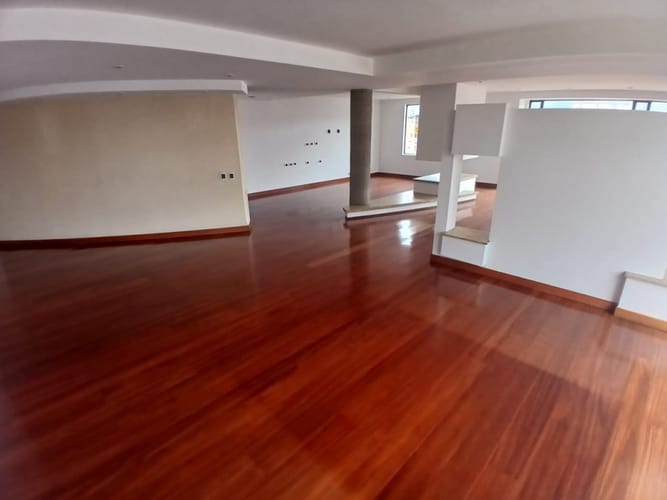 Apartamento de 5 alcobas en arriendo en Santa Barbara Occidental, Bogotá, 340 m² · foto 3 de 24