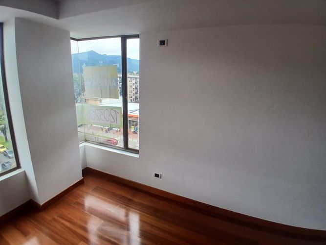Apartamento de 5 alcobas en arriendo en Santa Barbara Occidental, Bogotá, 340 m² · foto 5 de 24