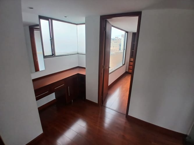 Apartamento de 5 alcobas en arriendo en Santa Barbara Occidental, Bogotá, 340 m² · foto 7 de 24