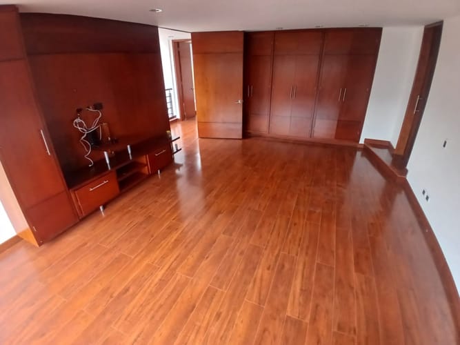 Apartamento de 5 alcobas en arriendo en Santa Barbara Occidental, Bogotá, 340 m² · foto 8 de 24