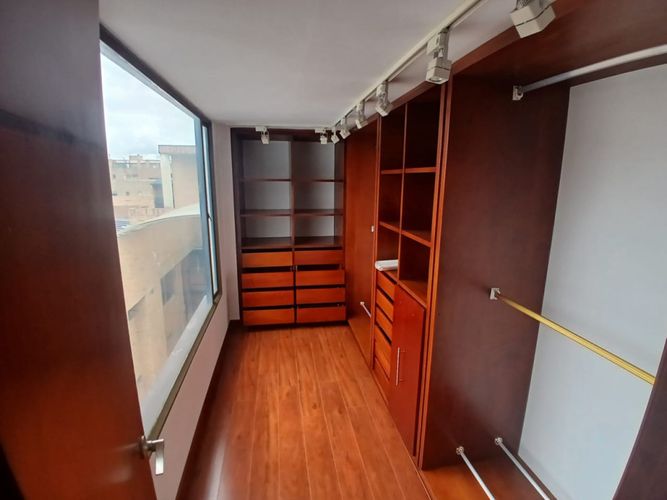 Apartamento de 5 alcobas en arriendo en Santa Barbara Occidental, Bogotá, 340 m² · foto 9 de 24