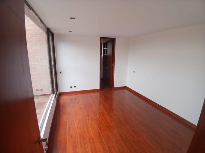 Apartamento de 5 alcobas en arriendo en Santa Barbara Occidental, Bogotá, 340 m² · foto 14 de 24