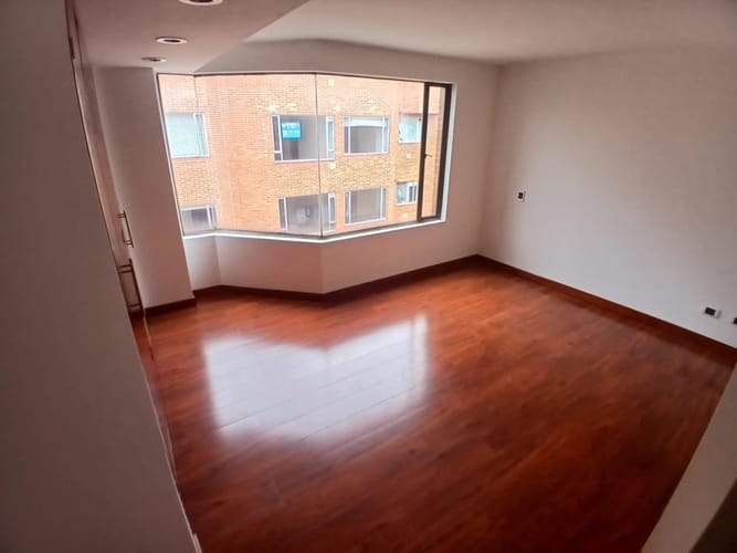 Apartamento de 5 alcobas en arriendo en Santa Barbara Occidental, Bogotá, 340 m² · foto 23 de 24