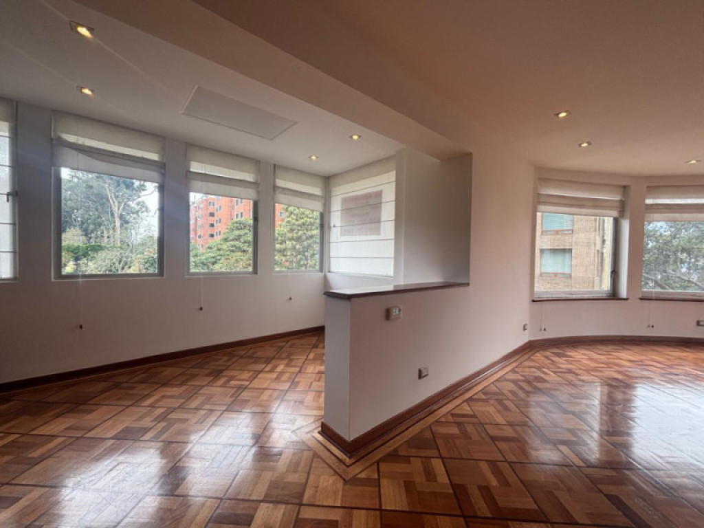 Apartment for rent in Los rosales, Bogotá