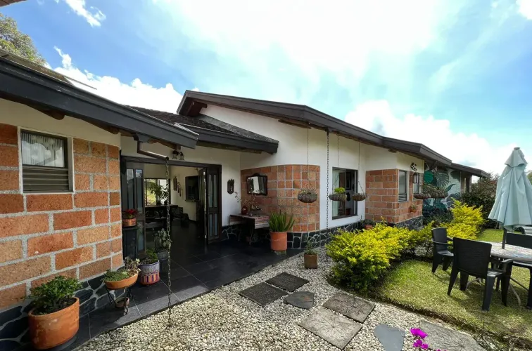 Casa de 4 alcobas en venta en La Mosquita, Guarne · foto 3 de 24
