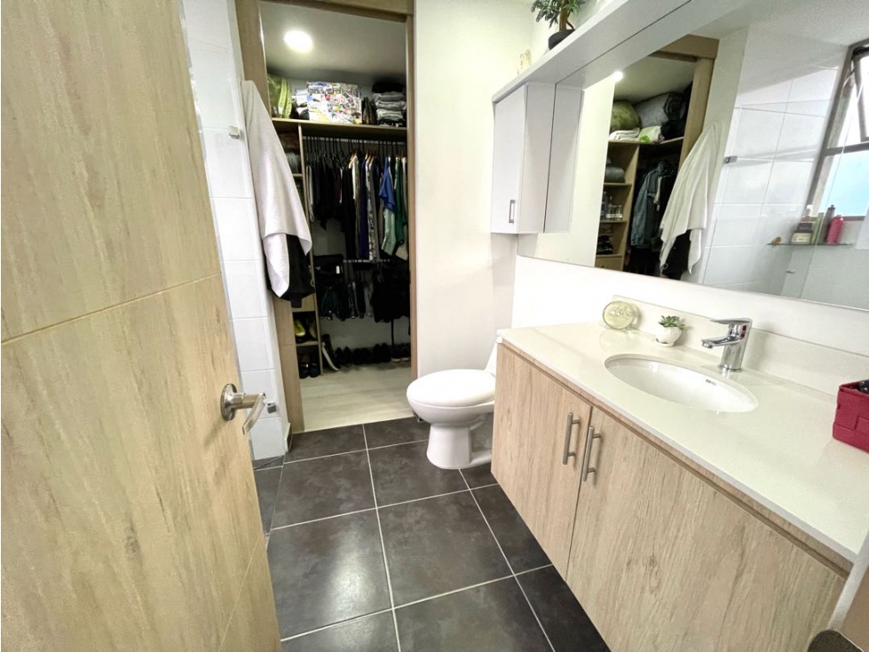 Apartamento en venta en Loma Del Esmeraldal, Envigado · foto 10 de 24