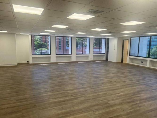 Oficina en arriendo en Milla De Oro, Medellín, 125 m² · foto 2 de 16