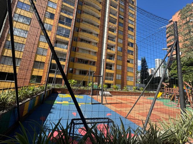 Apartaestudio en venta en Oviedo, Medellín, 52 m² · foto 10 de 11