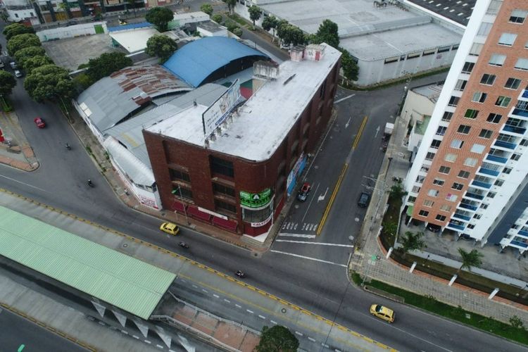Bodega en arriendo en Puerta Del Sol, Bucaramanga, 2147 m² · foto 2 de 11