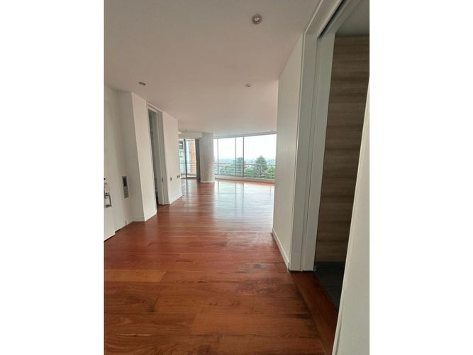 Apartaestudio en venta en Los Rosales, Bogotá, 190 m² · foto 2 de 24