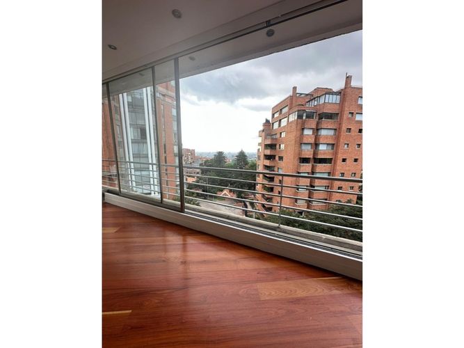 Apartaestudio en venta en Los Rosales, Bogotá, 190 m² · foto 3 de 24