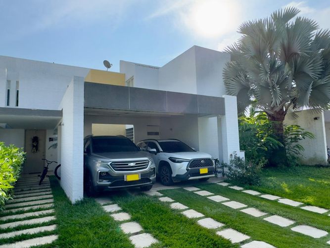 Casa de 3 alcobas en venta en San Isidro, Jamundí, 247 m² · foto 2 de 20