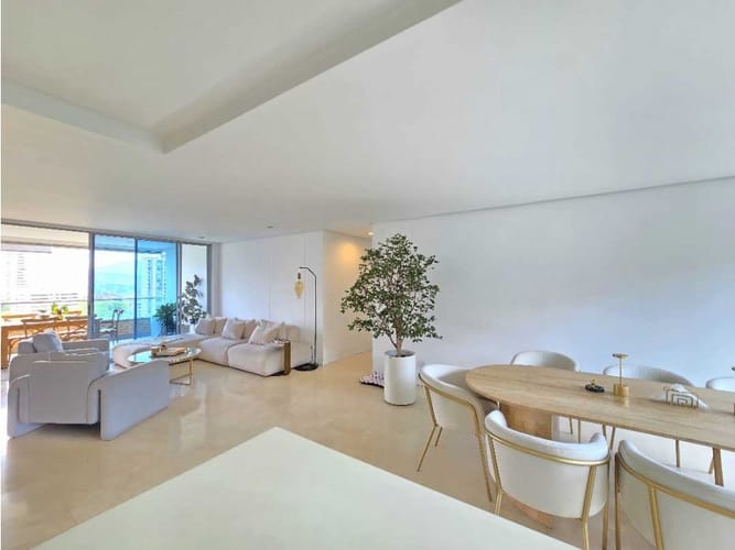 Apartamento de 3 alcobas en venta en Los Balsos, Medellín, 200 m² · foto 2 de 24