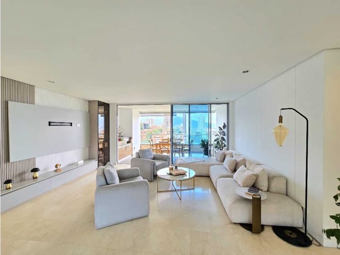 Apartamento de 3 alcobas en venta en Los Balsos, Medellín, 200 m² · foto 3 de 24