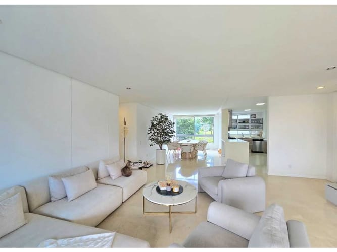 Apartamento de 3 alcobas en venta en Los Balsos, Medellín, 200 m² · foto 4 de 24