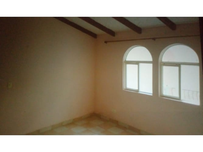 Casa de 5 alcobas en venta en El Bosque, Cali, 250 m² · foto 3 de 6