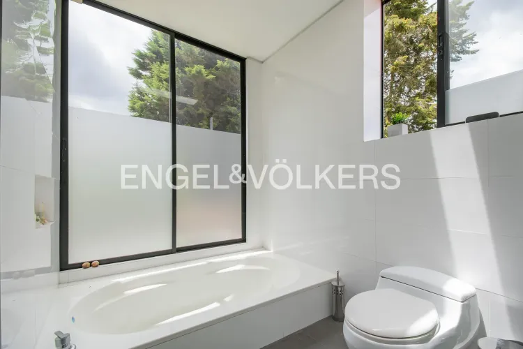 Casa de 4 alcobas en venta en Guaymaral, Bogotá, 332 m² · foto 10 de 18