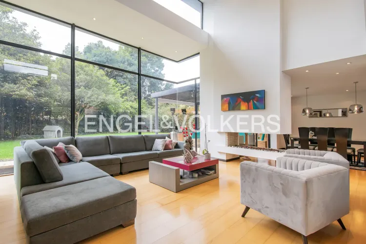 Casa de 4 alcobas en venta en Guaymaral, Bogotá, 332 m² · foto 2 de 18