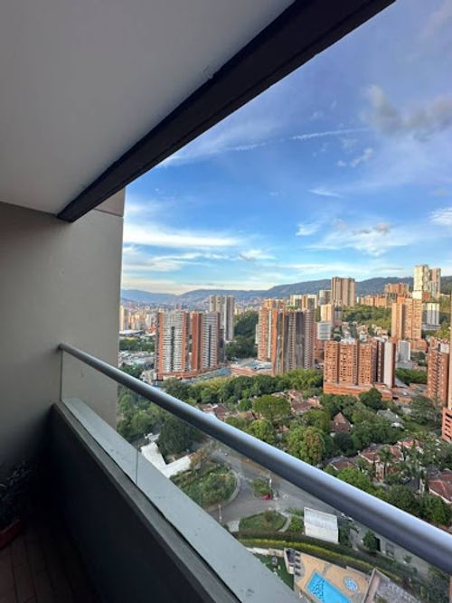 Apartamento de 3 alcobas en venta en Loma De San Jose, Sabaneta, 77 m² · foto 2 de 15